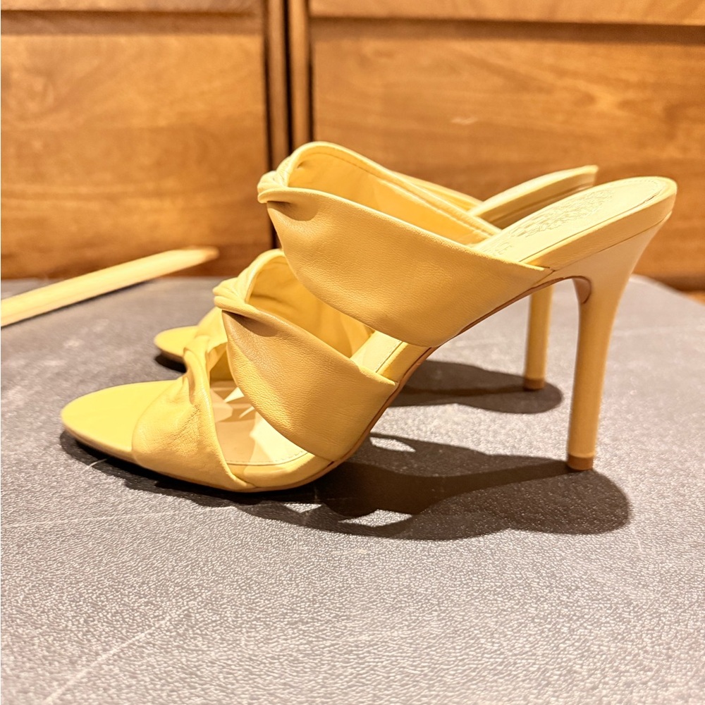 NWOT Vince Camuto Chelena Heels Dulce De Leche Color